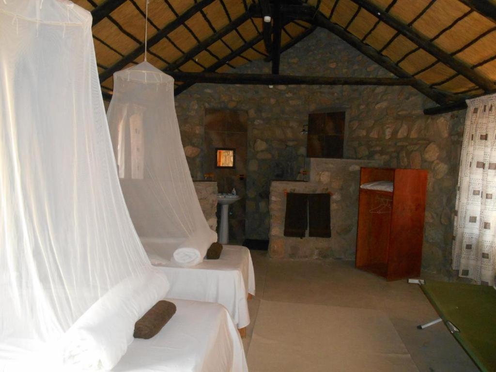 Kapika Waterfall Lodge Epupa エクステリア 写真