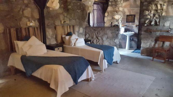 Kapika Waterfall Lodge Epupa エクステリア 写真