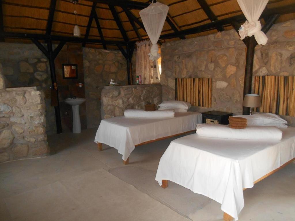 Kapika Waterfall Lodge Epupa エクステリア 写真