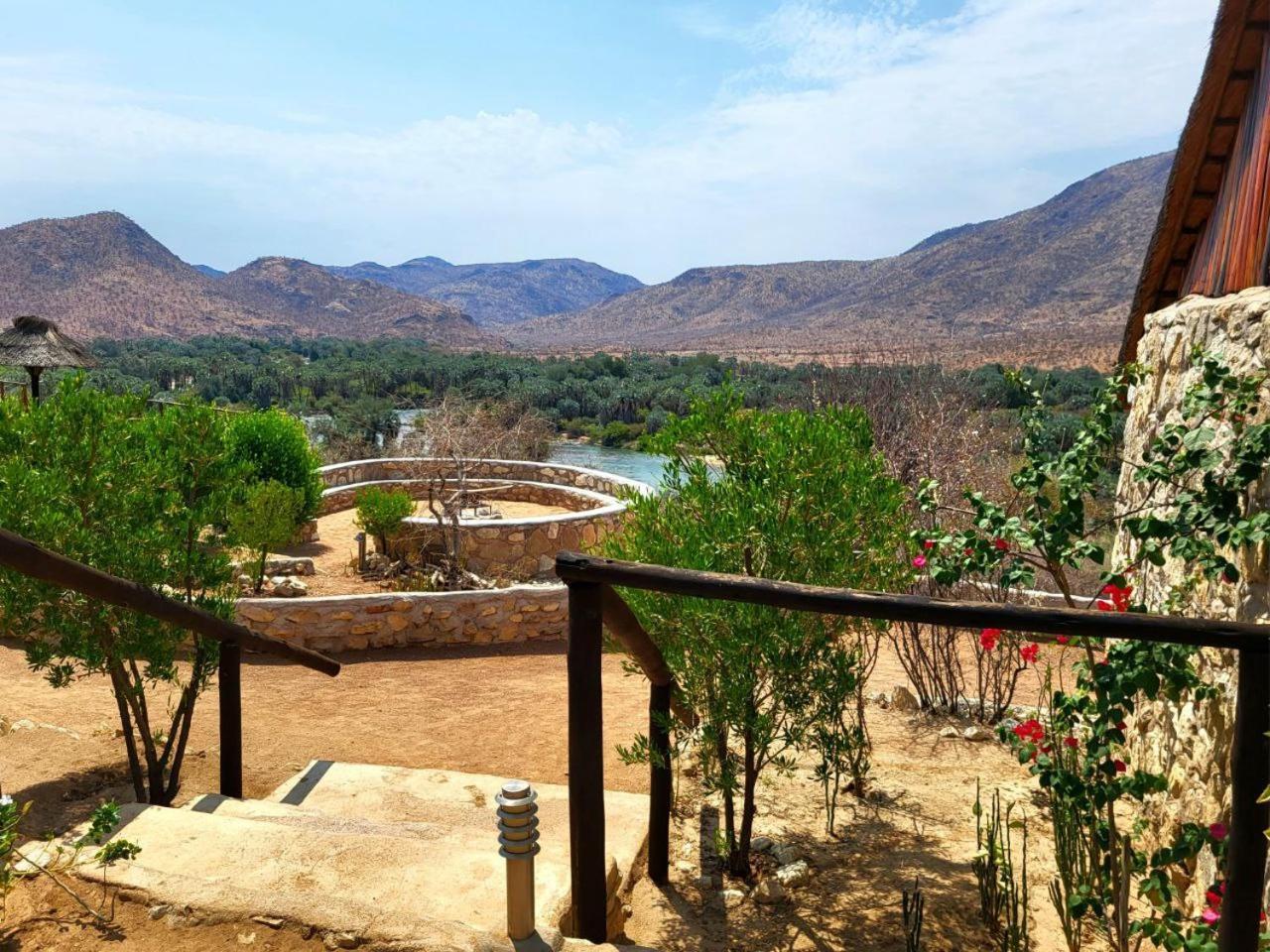 Kapika Waterfall Lodge Epupa エクステリア 写真