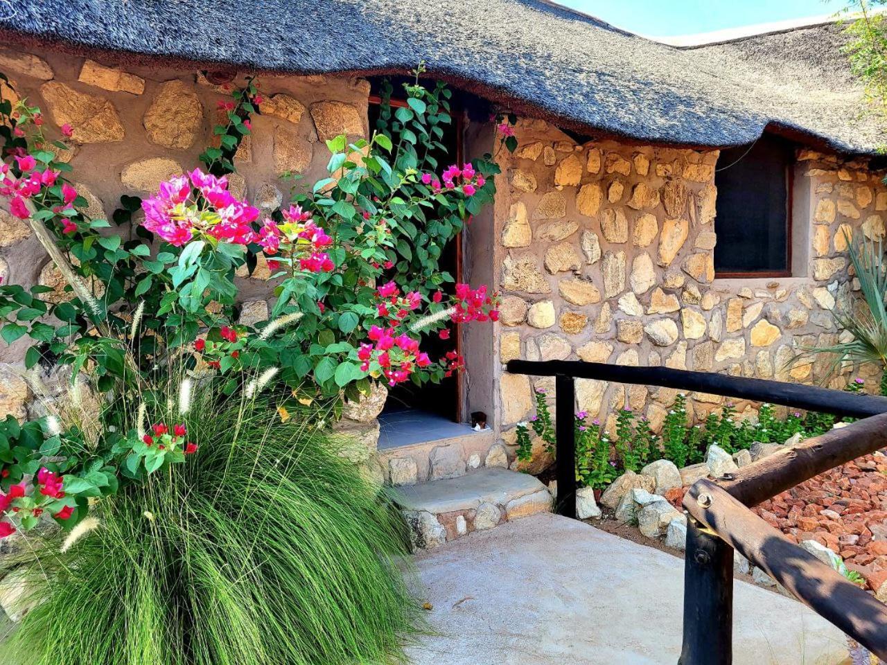 Kapika Waterfall Lodge Epupa エクステリア 写真