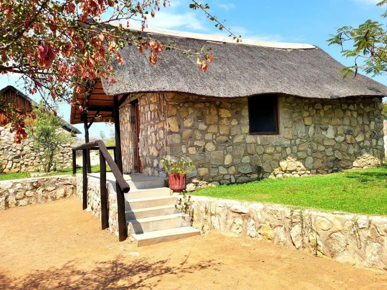 Kapika Waterfall Lodge Epupa エクステリア 写真