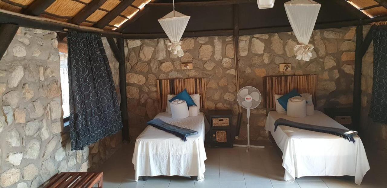 Kapika Waterfall Lodge Epupa エクステリア 写真