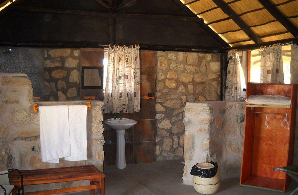 Kapika Waterfall Lodge Epupa エクステリア 写真